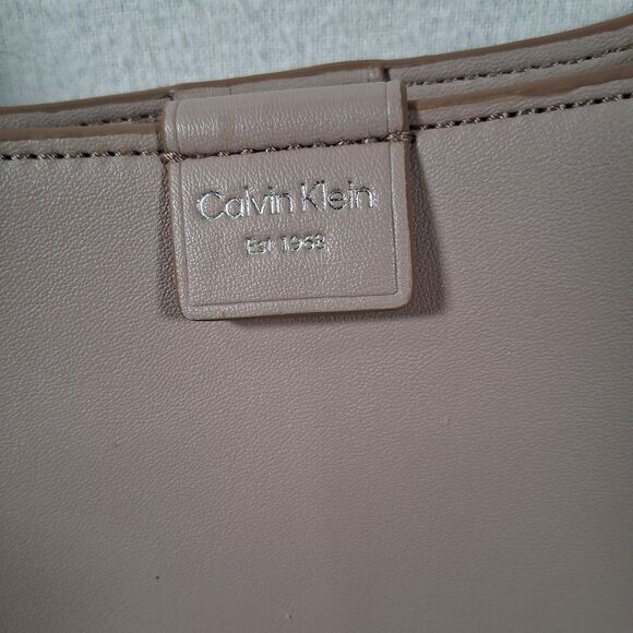 Calvin Klein AUDREY Pink Women's Hobo Leather Shoulder Bag - Picture 2 of 11